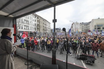 Ostermarsch Berlin 2023 | Rudi Denner/R-mediabase / R-mediabase | <a href=/confor2/?bld=74820&t=d&pst=74817&aid=86&dc=1333&i1=Rudi%20Denner/R-mediabase%20/%20R-mediabase><strong>Download Bild 74820...</strong></a>  |