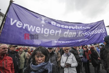 Ostermarsch Berlin 2023 | Rudi Denner/R-mediabase / R-mediabase | <a href=/confor2/?bld=74827&t=d&pst=74817&aid=86&dc=1344&i1=Rudi%20Denner/R-mediabase%20/%20R-mediabase><strong>Download Bild 74827...</strong></a>  |