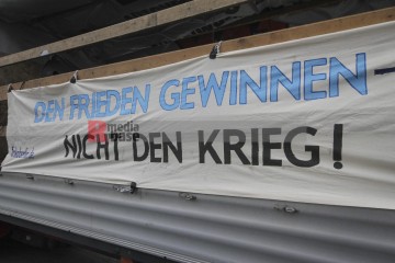 Ostermarsch Berlin 2023, frikoberlin | Rudi Denner/R-mediabase / R-mediabase | <a href=/confor2/?bld=74831&t=d&pst=74817&aid=86&dc=1348&i1=Rudi%20Denner/R-mediabase%20/%20R-mediabase><strong>Download Bild 74831...</strong></a>  |