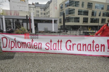 Ostermarsch Berlin 2023 | Rudi Denner/R-mediabase / R-mediabase | <a href=/confor2/?bld=74834&t=d&pst=74817&aid=86&dc=1351&i1=Rudi%20Denner/R-mediabase%20/%20R-mediabase><strong>Download Bild 74834...</strong></a>  |