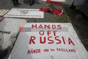 Ostermarsch Berlin 2023 | Rudi Denner/R-mediabase / R-mediabase | <a href=/confor2/?bld=74836&t=d&pst=74817&aid=86&dc=1357&i1=Rudi%20Denner/R-mediabase%20/%20R-mediabase><strong>Download Bild 74836...</strong></a>  |