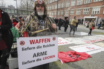 Ostermarsch Berlin 2023 | Rudi Denner/R-mediabase / R-mediabase | <a href=/confor2/?bld=74835&t=d&pst=74817&aid=86&dc=1358&i1=Rudi%20Denner/R-mediabase%20/%20R-mediabase><strong>Download Bild 74835...</strong></a>  |