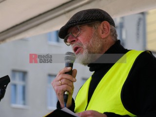 Ostermarsch 2023, Hamburg, Redner | grueter/r-mediabase / R-mediabase | <a href=/confor2/?bld=74991&t=d&pst=75016&aid=575&dc=1251&i1=grueter/r-mediabase%20/%20R-mediabase><strong>Download Bild 74991...</strong></a> |