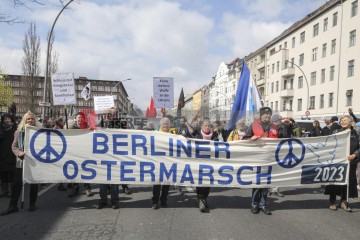 Ostermarsch Berlin 2023 | Rudi Denner/R-mediabase / R-mediabase | <a href=/confor2/?bld=74844&t=d&pst=74817&aid=86&dc=1444&i1=Rudi%20Denner/R-mediabase%20/%20R-mediabase><strong>Download Bild 74844...</strong></a>  |