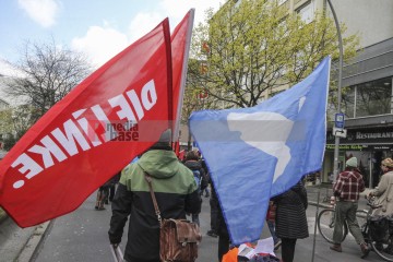 Ostermarsch Berlin 2023, Die Linke | Rudi Denner/R-mediabase / R-mediabase | <a href=/confor2/?bld=74852&t=d&pst=74817&aid=86&dc=1505&i1=Rudi%20Denner/R-mediabase%20/%20R-mediabase><strong>Download Bild 74852...</strong></a>  |