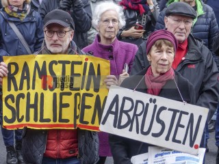 Ostermarsch Berlin 2023 | Rudi Denner/R-mediabase / R-mediabase | <a href=/confor2/?bld=74854&t=d&pst=74817&aid=86&dc=0058&i1=Rudi%20Denner/R-mediabase%20/%20R-mediabase><strong>Download Bild 74854...</strong></a>  |