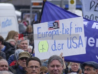 Ostermarsch Berlin 2023 | Rudi Denner/R-mediabase / R-mediabase | <a href=/confor2/?bld=74855&t=d&pst=74817&aid=86&dc=0059&i1=Rudi%20Denner/R-mediabase%20/%20R-mediabase><strong>Download Bild 74855...</strong></a>  |