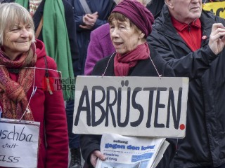 Ostermarsch Berlin 2023 | Rudi Denner/R-mediabase / R-mediabase | <a href=/confor2/?bld=74857&t=d&pst=74817&aid=86&dc=0059&i1=Rudi%20Denner/R-mediabase%20/%20R-mediabase><strong>Download Bild 74857...</strong></a>  |