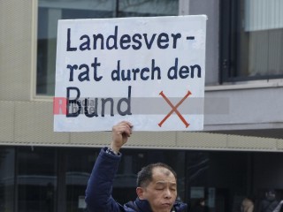 Ostermarsch Berlin 2023 | Rudi Denner/R-mediabase / R-mediabase | <a href=/confor2/?bld=74861&t=d&pst=74817&aid=86&dc=0115&i1=Rudi%20Denner/R-mediabase%20/%20R-mediabase><strong>Download Bild 74861...</strong></a>  |