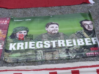 Ostermarsch Berlin 2023 | Rudi Denner/R-mediabase / R-mediabase | <a href=/confor2/?bld=74865&t=d&pst=74817&aid=86&dc=0141&i1=Rudi%20Denner/R-mediabase%20/%20R-mediabase><strong>Download Bild 74865...</strong></a>  |