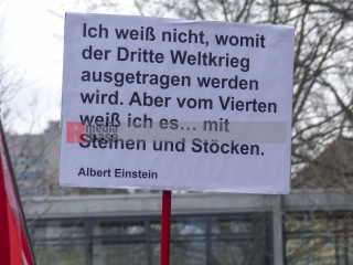 Ostermarsch Berlin 2023 | Rudi Denner/R-mediabase / R-mediabase | <a href=/confor2/?bld=74867&t=d&pst=74817&aid=86&dc=0146&i1=Rudi%20Denner/R-mediabase%20/%20R-mediabase><strong>Download Bild 74867...</strong></a>  |