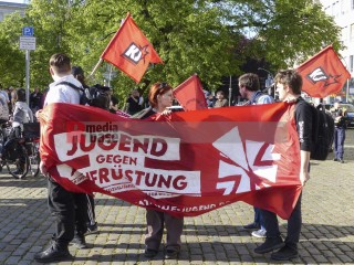 Rheinmetall entwaffnen - Protestaktion in Berlin <i>Bild 75782 Denner</i><br><a href=/confor2/?bld=75782&pst=75762&aid=86>Download (Anfrage)</a>  /  <a href=/?page_id=75762#jig2>zur Galerie</a>