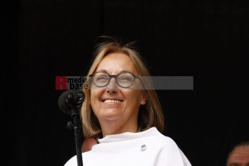 1. Mai in Duisburg, Landeszentrale Kundgebung des DGB | Manuela Hillekamps | <a href=/confor2/?bld=75489&t=d&pst=75483&aid=613&dc=1108&i1=Manuela%20Hillekamps><strong>Download Bild 75489...</strong></a> |