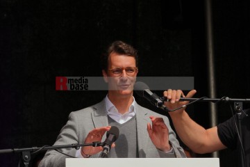 1. Mai in Duisburg, Landeszentrale Kundgebung des DGB | Manuela Hillekamps | <a href=/confor2/?bld=75493&t=d&pst=75483&aid=613&dc=1124&i1=Manuela%20Hillekamps><strong>Download Bild 75493...</strong></a> |