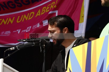 1. Mai in Duisburg, Landeszentrale Kundgebung des DGB | Manuela Hillekamps | <a href=/confor2/?bld=75496&t=d&pst=75483&aid=613&dc=1152&i1=Manuela%20Hillekamps><strong>Download Bild 75496...</strong></a> |