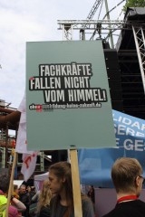 1. Mai in Duisburg, Landeszentrale Kundgebung des DGB | Manuela Hillekamps | <a href=/confor2/?bld=75499&t=d&pst=75483&aid=613&dc=1143&i1=Manuela%20Hillekamps><strong>Download Bild 75499...</strong></a> |