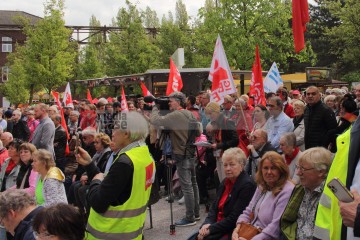 1. Mai in Duisburg, Landeszentrale Kundgebung des DGB | Manuela Hillekamps | <a href=/confor2/?bld=75502&t=d&pst=75483&aid=613&dc=1207&i1=Manuela%20Hillekamps><strong>Download Bild 75502...</strong></a> |