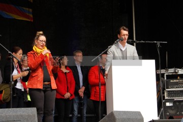 1. Mai in Duisburg, Landeszentrale Kundgebung des DGB | Manuela Hillekamps | <a href=/confor2/?bld=75503&t=d&pst=75483&aid=613&dc=1220&i1=Manuela%20Hillekamps><strong>Download Bild 75503...</strong></a> |