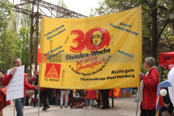 1. Mai in Duisburg, Landeszentrale Kundgebung des DGB | Manuela Hillekamps | <a href=/confor2/?bld=75505&t=d&pst=75483&aid=613&dc=1222&i1=Manuela%20Hillekamps><strong>Download Bild 75505...</strong></a> |