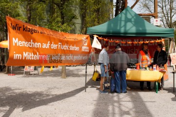 1. Mai in Duisburg, Landeszentrale Kundgebung des DGB | Manuela Hillekamps | <a href=/confor2/?bld=75508&t=d&pst=75483&aid=613&dc=1237&i1=Manuela%20Hillekamps><strong>Download Bild 75508...</strong></a> |