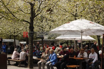 1. Mai in Duisburg, Landeszentrale Kundgebung des DGB | Manuela Hillekamps | <a href=/confor2/?bld=75509&t=d&pst=75483&aid=613&dc=1240&i1=Manuela%20Hillekamps><strong>Download Bild 75509...</strong></a> |