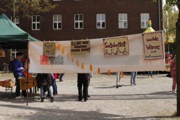 1. Mai in Duisburg, Landeszentrale Kundgebung des DGB | Manuela Hillekamps | <a href=/confor2/?bld=75514&t=d&pst=75483&aid=613&dc=1250&i1=Manuela%20Hillekamps><strong>Download Bild 75514...</strong></a> |