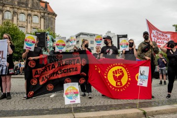 Protest gegen AfD-Kunfgebung in Magdeburg <i>Bild 76213 Christian Schneider</i><br><a href=/confor2/?bld=76213&pst=76109&aid=615>Download (Anfrage)</a>  /  <a href=/?page_id=76109#jig2>zur Galerie</a>