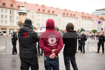 Protest gegen AfD-Kunfgebung in Magdeburg <i>Bild 76225 Christian Schneider</i><br><a href=/confor2/?bld=76225&pst=76109&aid=615>Download (Anfrage)</a>  /  <a href=/?page_id=76109#jig2>zur Galerie</a>