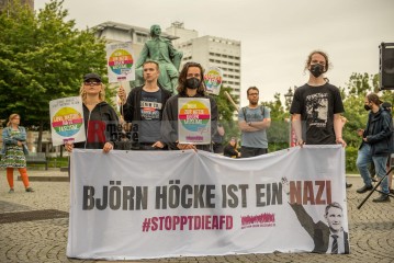 Protest gegen AfD-Kunfgebung in Magdeburg <i>Bild 76226 Christian Schneider</i><br><a href=/confor2/?bld=76226&pst=76109&aid=615>Download (Anfrage)</a>  /  <a href=/?page_id=76109#jig2>zur Galerie</a>