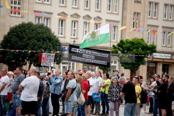 Protest gegen AfD-Kunfgebung in Magdeburg <i>Bild 76227 Christian Schneider</i><br><a href=/confor2/?bld=76227&pst=76109&aid=615>Download (Anfrage)</a>  /  <a href=/?page_id=76109#jig2>zur Galerie</a>