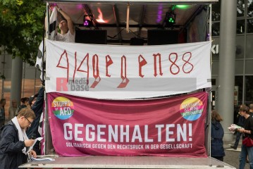 Demo gegen den Bundesparteitag der AfD in Magdeburg <i>Bild 76374 Christian Schneider</i><br><a href=/confor2/?bld=76374&pst=0&aid=615>Download (Anfrage)</a>  /  <a href=/?page_id=0#jig2>zur Galerie</a>