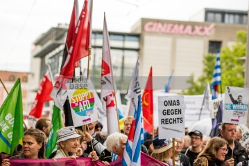 Demo gegen den Bundesparteitag der AfD in Magdeburg <i>Bild 76380 Christian Schneider</i><br><a href=/confor2/?bld=76380&pst=0&aid=615>Download (Anfrage)</a>  /  <a href=/?page_id=0#jig2>zur Galerie</a>