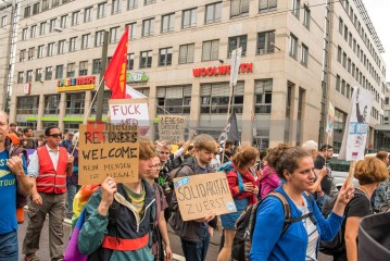 Demo gegen den Bundesparteitag der AfD in Magdeburg <i>Bild 76400 Christian Schneider</i><br><a href=/confor2/?bld=76400&pst=0&aid=615>Download (Anfrage)</a>  /  <a href=/?page_id=0#jig2>zur Galerie</a>