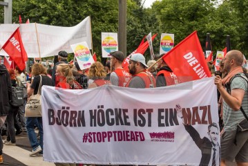Demo gegen den Bundesparteitag der AfD in Magdeburg <i>Bild 76405 Christian Schneider</i><br><a href=/confor2/?bld=76405&pst=0&aid=615>Download (Anfrage)</a>  /  <a href=/?page_id=0#jig2>zur Galerie</a>