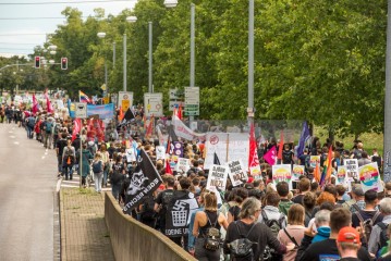 Demo gegen den Bundesparteitag der AfD in Magdeburg <i>Bild 76423 Christian Schneider</i><br><a href=/confor2/?bld=76423&pst=0&aid=615>Download (Anfrage)</a>  /  <a href=/?page_id=0#jig2>zur Galerie</a>