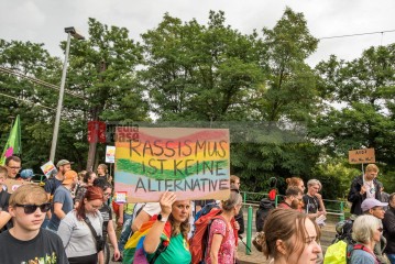 Demo gegen den Bundesparteitag der AfD in Magdeburg <i>Bild 76432 Christian Schneider</i><br><a href=/confor2/?bld=76432&pst=0&aid=615>Download (Anfrage)</a>  /  <a href=/?page_id=0#jig2>zur Galerie</a>