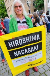 Hiroshima-Gedenken in Dortmund <i>Bild Bitzel/R-mediabase</i> <br><a href=/confor2/?bld=76513&pst=76509&aid=70&dc=1333&i1=Bitzel/R-mediabase>Anfrage Download Bild 76513</a>  <a href=/wp-admin/post.php?post=76513&action=edit> / Edit</a><br><a href=/?p=76509>Zum Beitrag 76509</a>