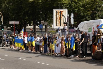 „Tag der Ukraine“! in Köln <i>Bild 76735 Manuela Hillekamps</i><br><a href=/confor2/?bld=76735&pst=76724&aid=613>Download (Anfrage)</a>  /  <a href=/?page_id=76724#jig2>zur Galerie</a>