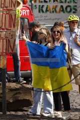 „Tag der Ukraine“! in Köln <i>Bild 76730 Manuela Hillekamps</i><br><a href=/confor2/?bld=76730&pst=76724&aid=613>Download (Anfrage)</a>  /  <a href=/?page_id=76724#jig2>zur Galerie</a>