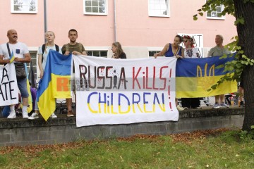 „Tag der Ukraine“! in Köln <i>Bild 76747 Manuela Hillekamps</i><br><a href=/confor2/?bld=76747&pst=76724&aid=613>Download (Anfrage)</a>  /  <a href=/?page_id=76724#jig2>zur Galerie</a>