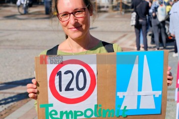 fridays for future - Klimastreik in Dortmund <i>Bild 76969 Bitzel</i><br><a href=/confor2/?bld=76969&pst=76967&aid=70>Download (Anfrage)</a>  /  <a href=/?page_id=76967#jig2>zur Galerie</a>