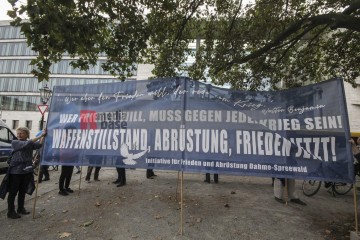 3. Oktober - Höchste Zeit für Friedenspolitik | Rudi Denner/R-mediabase / R-mediabase | <a href=/confor2/?bld=77259&t=d&pst=77258&aid=86&dc=1327&i1=Rudi%20Denner/R-mediabase%20/%20R-mediabase><strong>Download Bild 77259...</strong></a> |