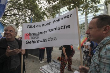 3. Oktober - Höchste Zeit für Friedenspolitik | Rudi Denner/R-mediabase / R-mediabase | <a href=/confor2/?bld=77262&t=d&pst=77258&aid=86&dc=1324&i1=Rudi%20Denner/R-mediabase%20/%20R-mediabase><strong>Download Bild 77262...</strong></a> |