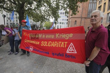 3. Oktober - Höchste Zeit für Friedenspolitik | Rudi Denner/R-mediabase / R-mediabase | <a href=/confor2/?bld=77266&t=d&pst=77258&aid=86&dc=1331&i1=Rudi%20Denner/R-mediabase%20/%20R-mediabase><strong>Download Bild 77266...</strong></a> |