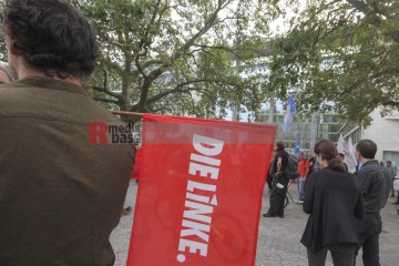 3. Oktober - Höchste Zeit für Friedenspolitik | Rudi Denner/R-mediabase / R-mediabase | <a href=/confor2/?bld=77271&t=d&pst=77258&aid=86&dc=1343&i1=Rudi%20Denner/R-mediabase%20/%20R-mediabase><strong>Download Bild 77271...</strong></a> |