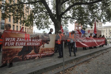 3. Oktober - Höchste Zeit für Friedenspolitik | Rudi Denner/R-mediabase / R-mediabase | <a href=/confor2/?bld=77276&t=d&pst=77258&aid=86&dc=1359&i1=Rudi%20Denner/R-mediabase%20/%20R-mediabase><strong>Download Bild 77276...</strong></a> |