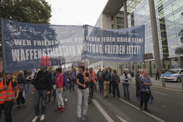 3. Oktober - Höchste Zeit für Friedenspolitik | Rudi Denner/R-mediabase / R-mediabase | <a href=/confor2/?bld=77280&t=d&pst=77258&aid=86&dc=1404&i1=Rudi%20Denner/R-mediabase%20/%20R-mediabase><strong>Download Bild 77280...</strong></a> |