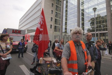 3. Oktober - Höchste Zeit für Friedenspolitik | Rudi Denner/R-mediabase / R-mediabase | <a href=/confor2/?bld=77282&t=d&pst=77258&aid=86&dc=1405&i1=Rudi%20Denner/R-mediabase%20/%20R-mediabase><strong>Download Bild 77282...</strong></a> |