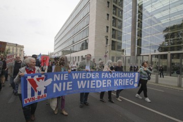3. Oktober - Höchste Zeit für Friedenspolitik | Rudi Denner/R-mediabase / R-mediabase | <a href=/confor2/?bld=77285&t=d&pst=77258&aid=86&dc=1407&i1=Rudi%20Denner/R-mediabase%20/%20R-mediabase><strong>Download Bild 77285...</strong></a> |