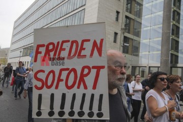 3. Oktober - Höchste Zeit für Friedenspolitik | Rudi Denner/R-mediabase / R-mediabase | <a href=/confor2/?bld=77286&t=d&pst=77258&aid=86&dc=1407&i1=Rudi%20Denner/R-mediabase%20/%20R-mediabase><strong>Download Bild 77286...</strong></a> |